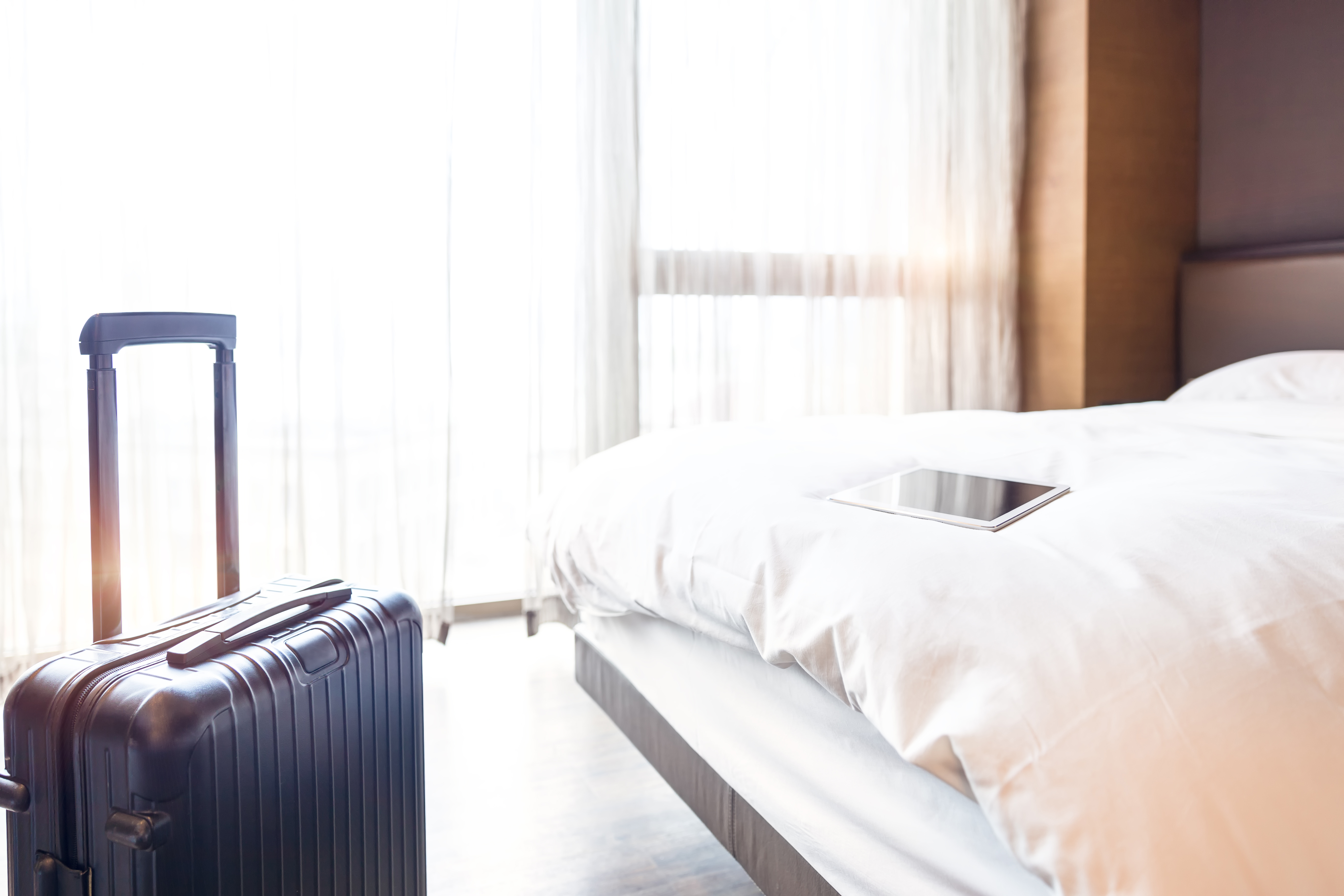 A suitcase in a hotelroom
